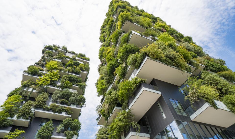 découvrez nos conseils et solutions pour la rénovation de bâtiment : amélioration énergétique, travaux intérieurs et extérieurs, et valorisation de votre patrimoine immobilier.