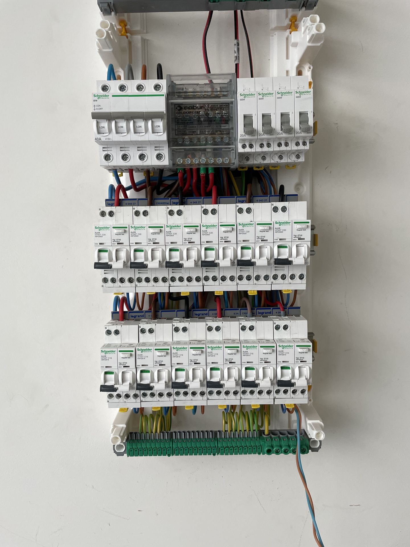 découvrez un électricien fiable à bonneuil-sur-marne pour tous vos travaux électriques, installation, dépannage et maintenance avec professionnalisme et rapidité.