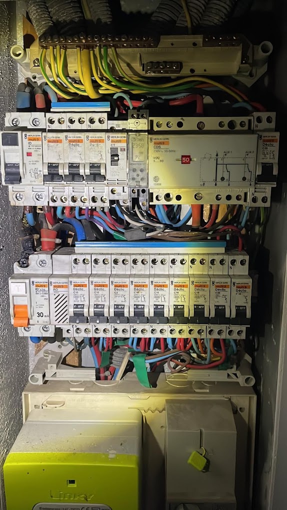 électricien professionnel à bonneuil-sur-marne, spécialisé dans l'installation, la réparation et la maintenance électrique pour particuliers et entreprises. intervention rapide et tarifs compétitifs.